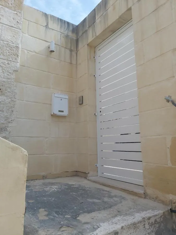 300 Years Old Apartment With A Lot Of Character Qormi